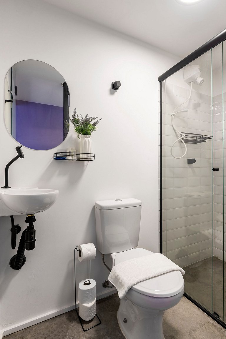 Studio Superior - Zest Pedroso - (Ar-condicionado + varanda)