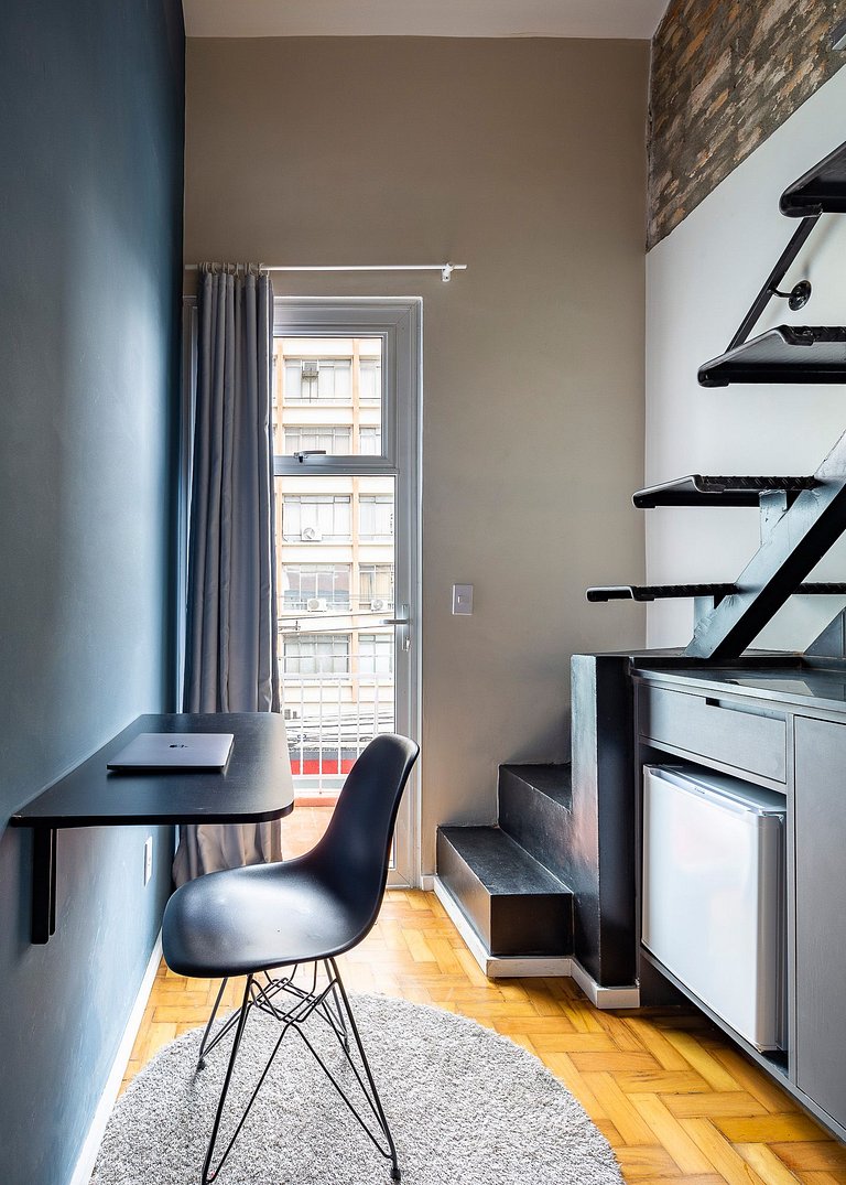 Studio Superior - Zest Pedroso - (Ar-condicionado + varanda)