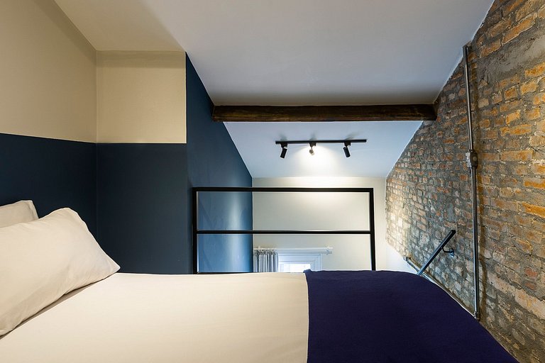 Studio Superior - Zest Pedroso - (Ar-condicionado + varanda)