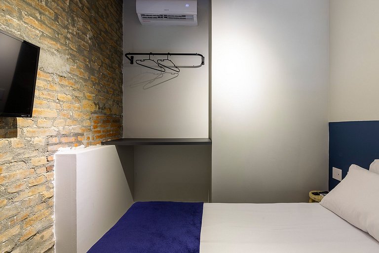 Studio Superior - Zest Pedroso - (Ar-condicionado + varanda)