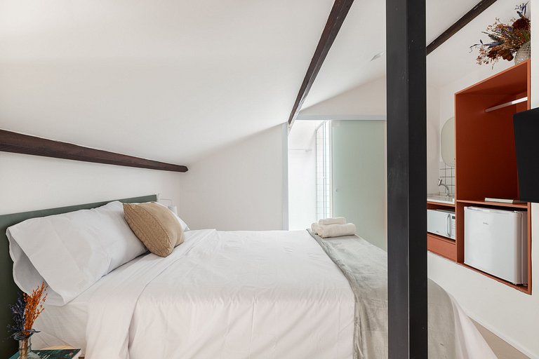 Studio Mezanino - Zest Pedroso - (Cama de casal + ar-condici