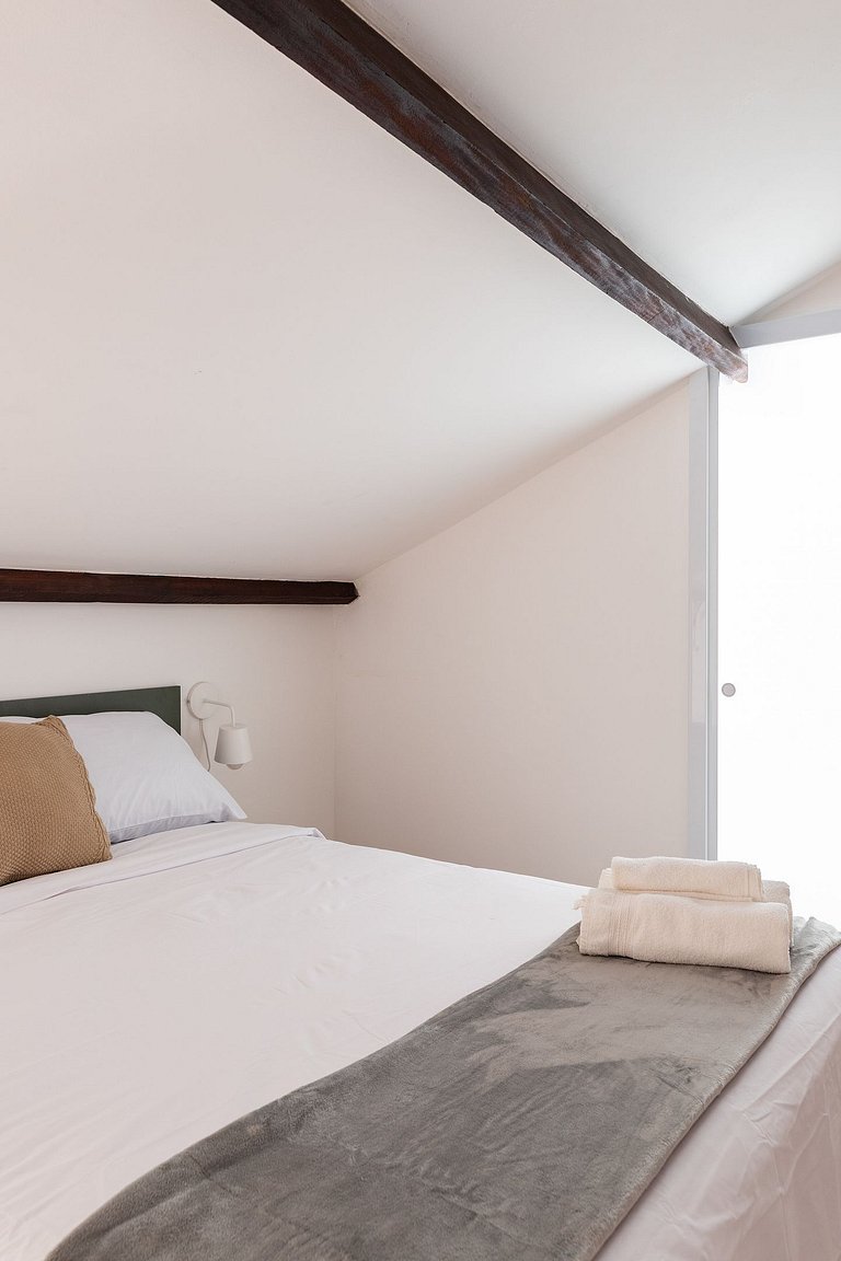 Studio Mezanino - Zest Pedroso - (Cama de casal + ar-condici