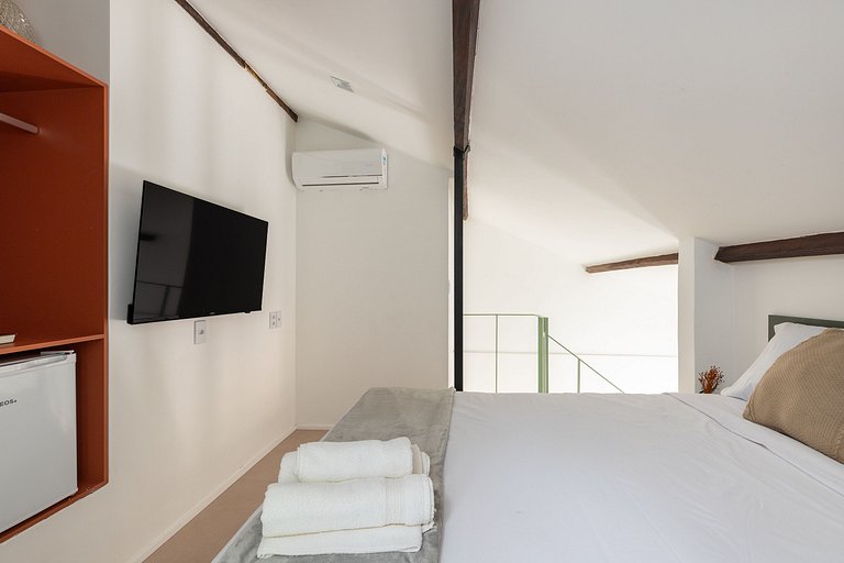 Studio Mezanino - Zest Pedroso - (Cama de casal + ar-condici