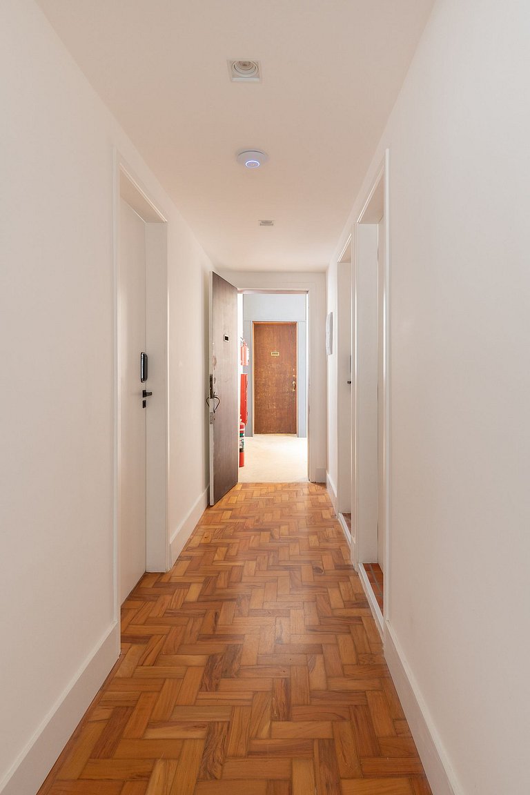 Studio Superior - Zest Pedroso - (Ar-condicionado + varanda)