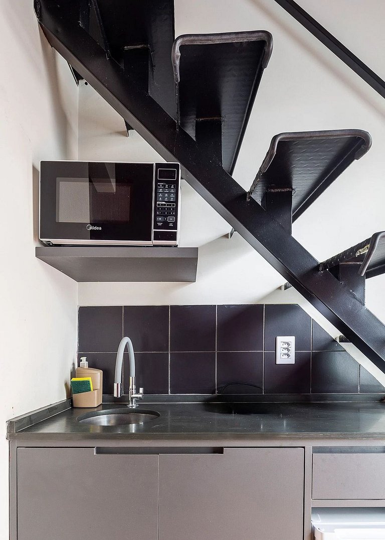 Studio Superior - Zest Pedroso - (Ar-condicionado + varanda)