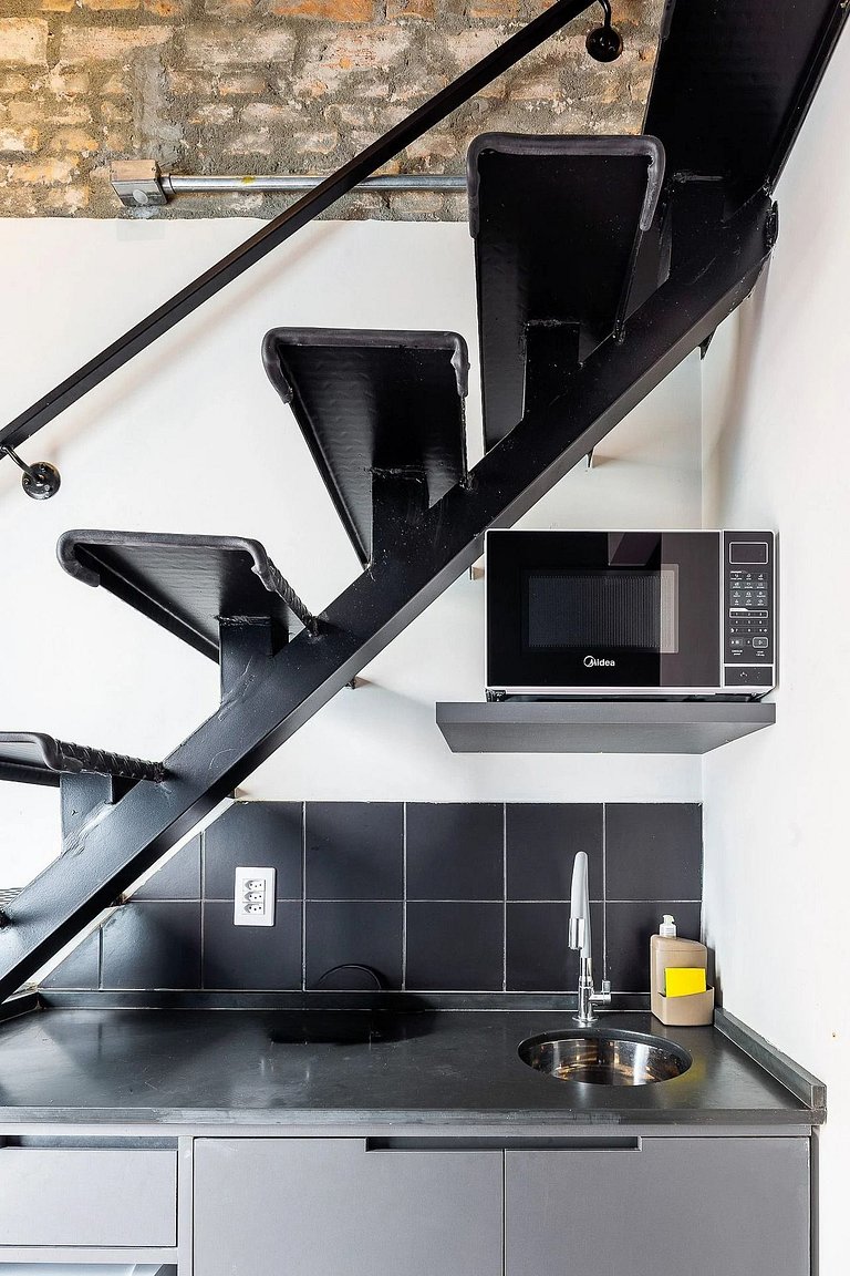 Studio Superior - Zest Pedroso - (Ar-condicionado + varanda)